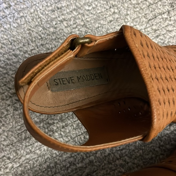 Ladies Leather Heel Sandals - Picture 4 of 5